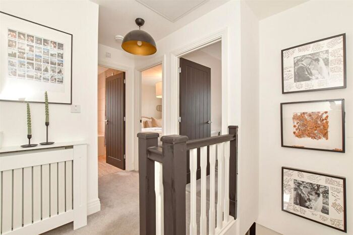 3 Bedroom Semi-Detached House For Sale In Sandpiper Road, Chichester, West Sussex, PO20