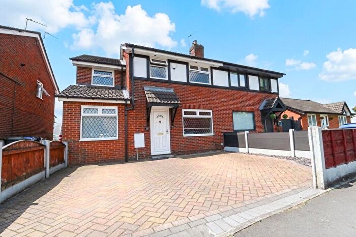 4 Bedroom Semi-Detached House For Sale In Grecian Street, Salford, M7