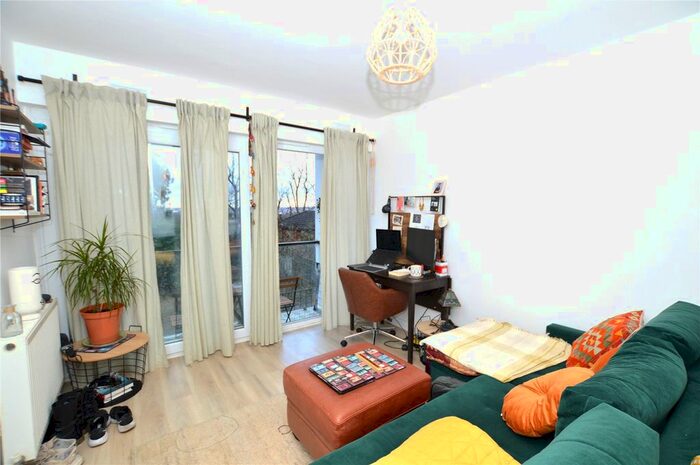 Studio To Rent In South Norwood Hill, London, SE25