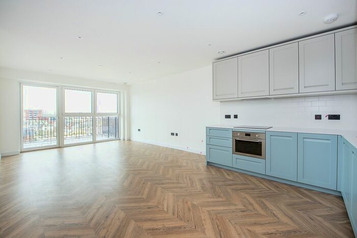 1 Bedroom Flat To Rent In Brook Street, Kingston Upon Thames, KT1