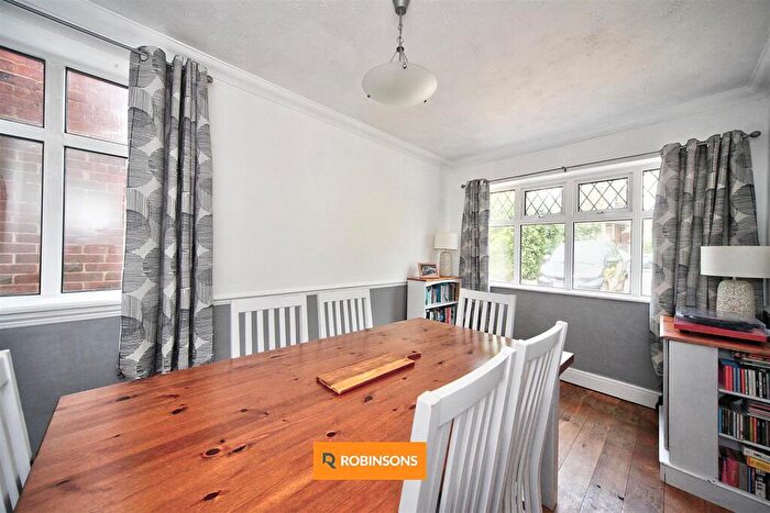 4 Bedroom Detached House For Sale In Totternhoe Road, Dunstable, LU6