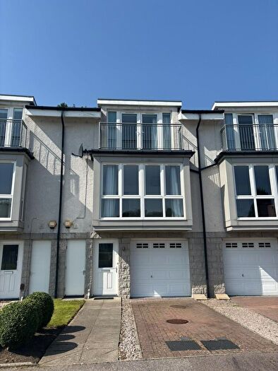 4 Bedroom Town House To Rent In Woodlands Terrace, Pitfodels, Cults, Aberdeen, AB15