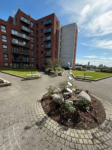 2 Bedroom Flat To Rent In Broughton Lane, Salford, M7