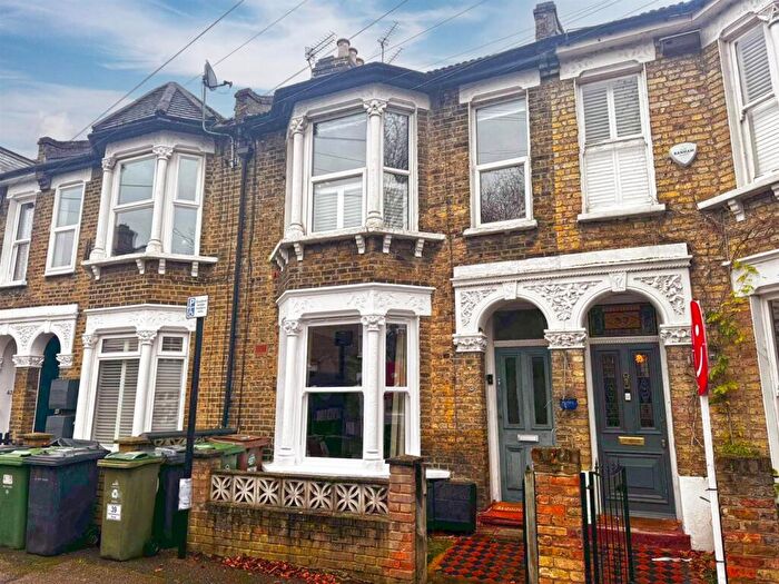 2 Bedroom Flat For Sale In Haroldstone Road, London, E17