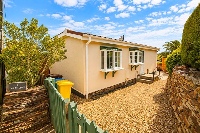 2 Bedroom Mobile/park Home For Sale In Tregunnel Park, Newquay, TR7