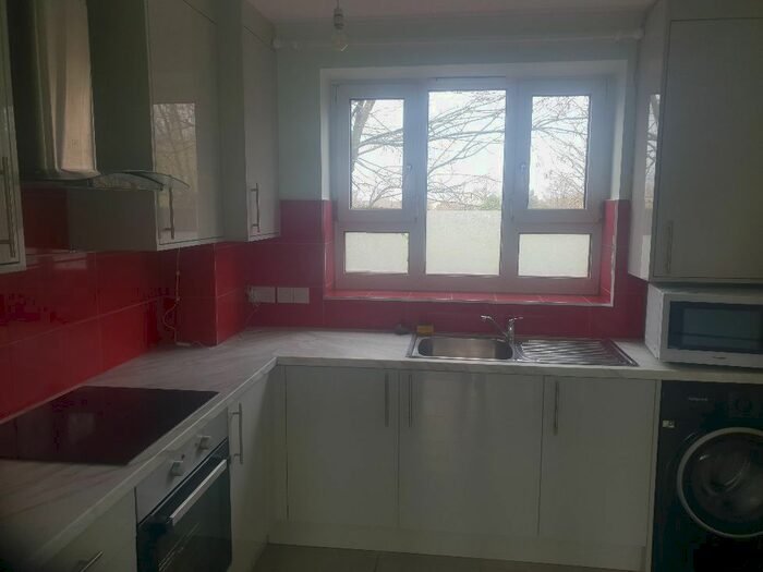 Studio To Rent In London Road, Mitcham, CR4