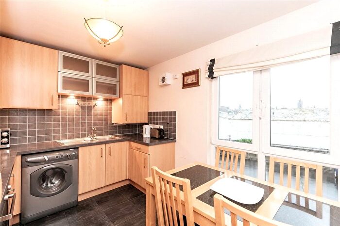 2 Bedroom Flat To Rent In Bothwell Road, Aberdeen, AB24