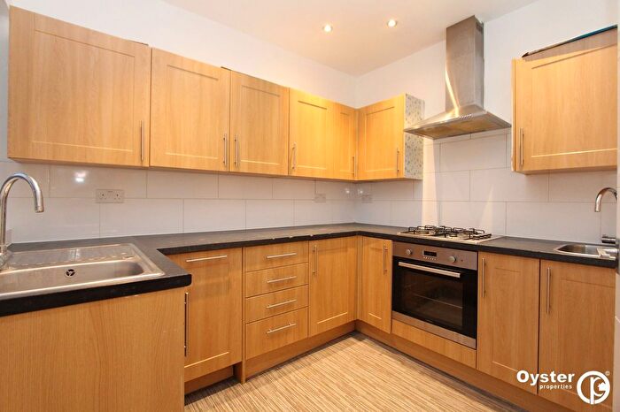 3 Bedroom Flat To Rent In Green Lane, Edgware, HA8