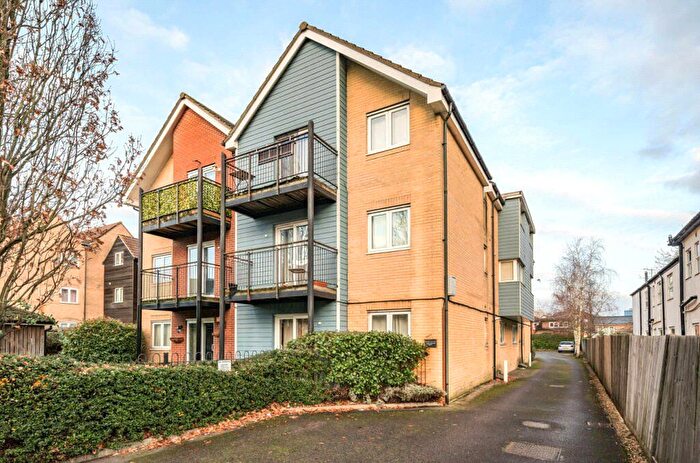 2 Bedroom Flat For Sale In Portswood Road, Southampton, Hampshire, SO17