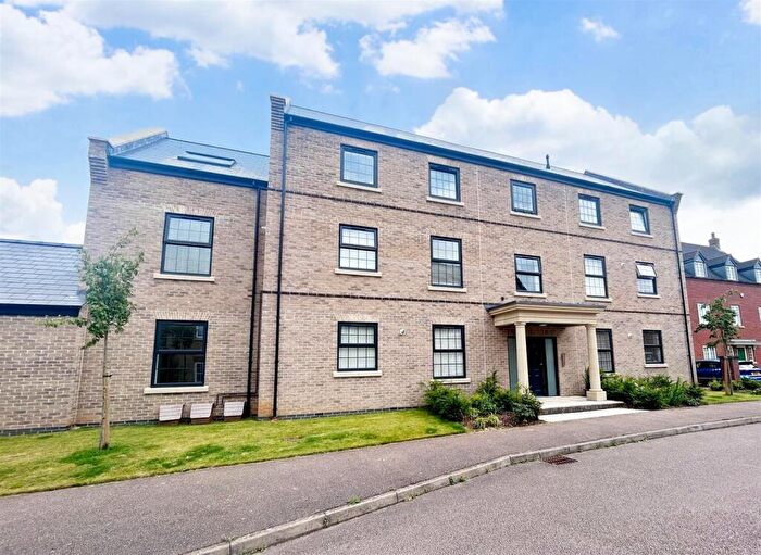 2 Bedroom Flat To Rent In Banks Drive, Sandy, SG19