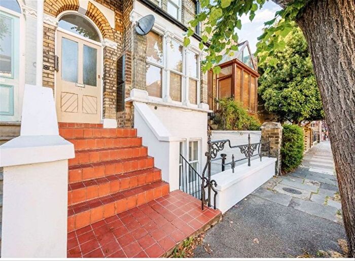 1 Bedroom Flat To Rent In Linden Gardens, Chiswick, W4