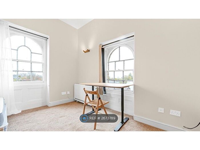 Studio To Rent In North Road, London, N7