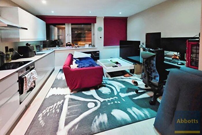 1 Bedroom Flat To Rent In Chartwell Plaza, Southend-On-Sea, SS1