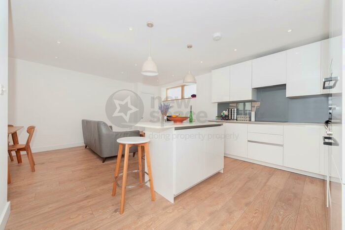 2 Bedroom Flat To Rent In Ellingfort Road, London Fields, E8