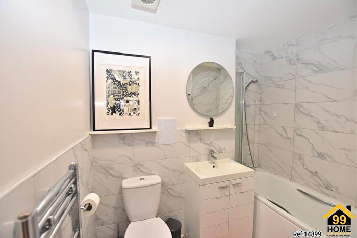 1 Bedroom Apartment For Sale In Oakleigh Court, London, Greater, N1