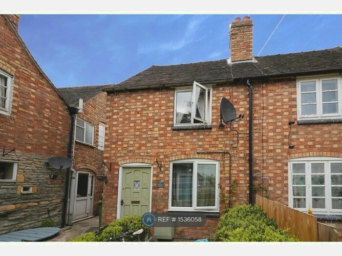 2 Bedroom Semi-Detached House To Rent In Gardeners Square, Evesham, WR11