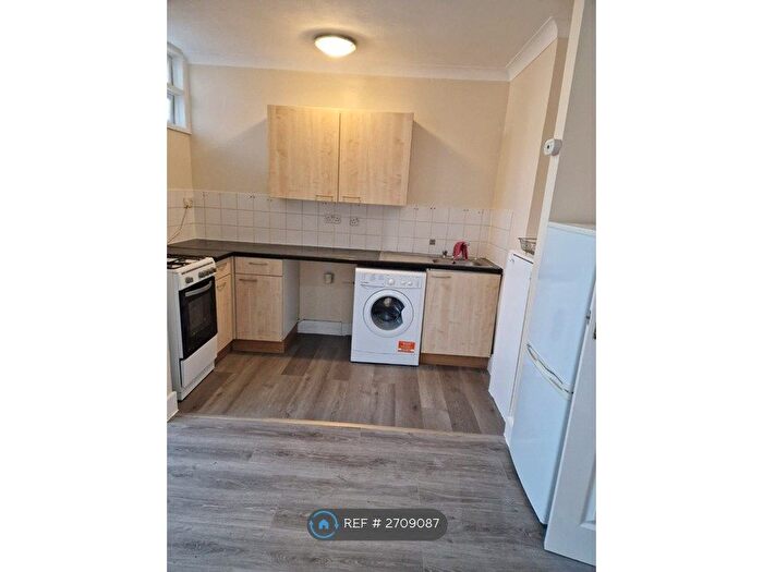 1 Bedroom Flat To Rent In Wellesley Road, Ilford, IG1
