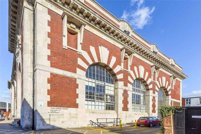 2 Bedroom Flat To Rent In Chiswick High Road, London, W4