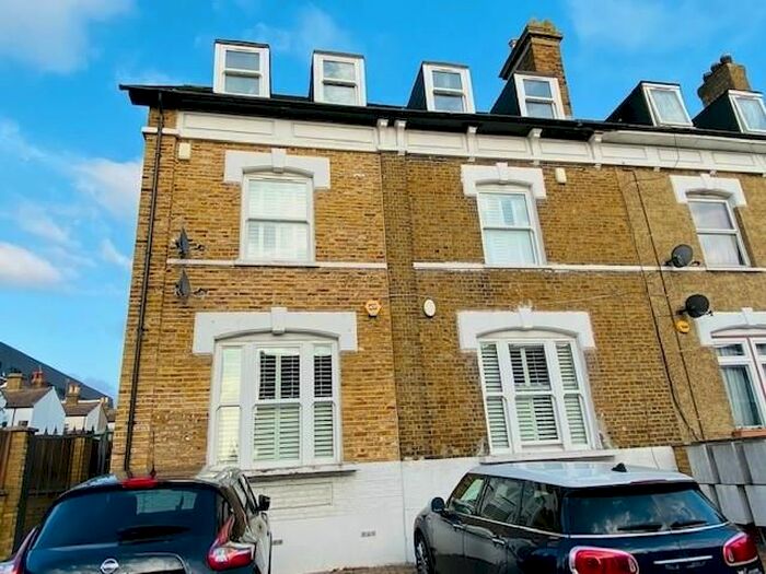 2 Bedroom Flat To Rent In Clifton Road, London, SE25
