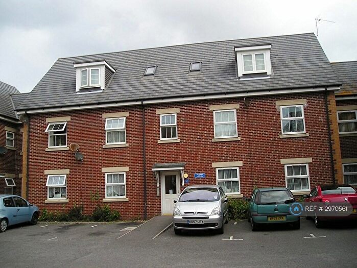 2 Bedroom Flat To Rent In Ivy Court, Bournemouth, BH9