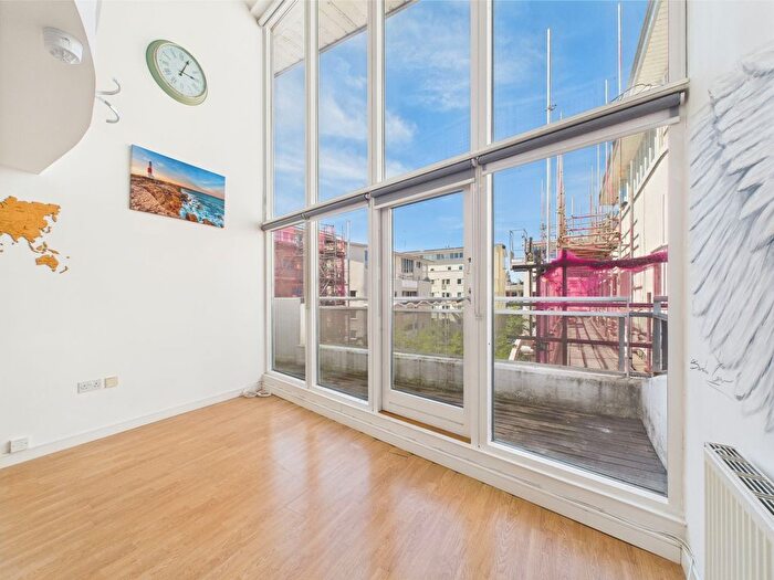 3 Bedroom Flat To Rent In Royal Quay, City Centre, Liverpool, L3