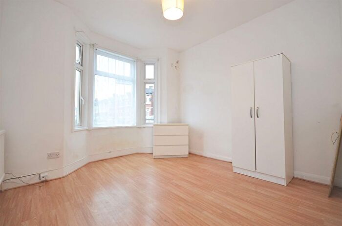 1 Bedroom Studio To Rent In Tiverton Road, Hounslow, TW3