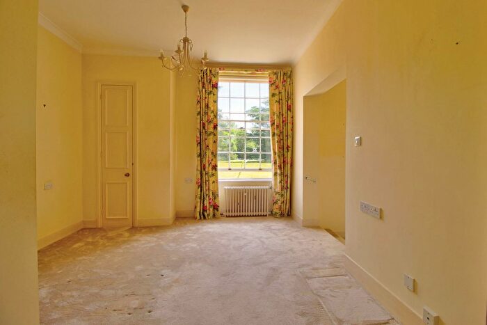 2 Bedroom Flat For Sale In Swallowfield Park, Swallowfield, Reading, RG7