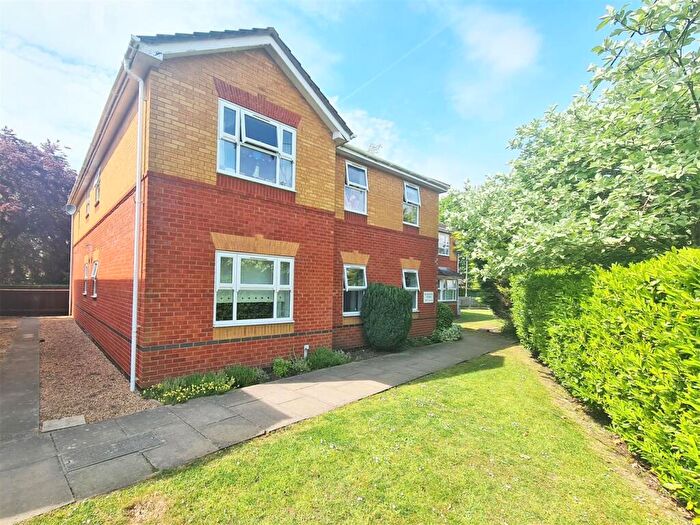 2 Bedroom Flat To Rent In Redgrave Court Star Lane, Ash, GU12