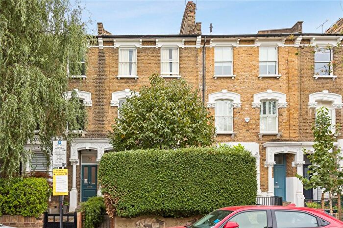 3 Bedroom Apartment For Sale In Ferntower Road, London, N5