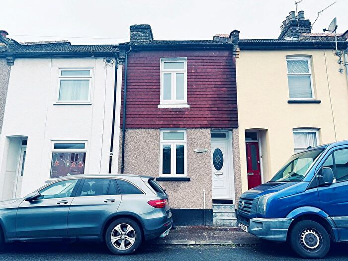 3 Bedroom Terraced House To Rent In Chamberlain Road, Chatham, ME4