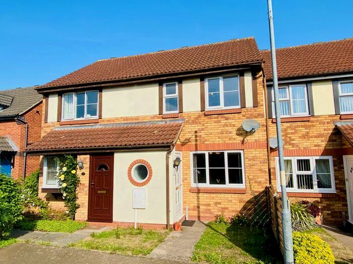 2 Bedroom Semi-Detached House To Rent In Chichester Close, HR2