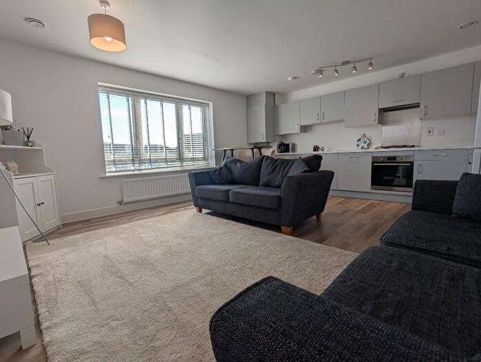 2 Bedroom Flat For Sale In Thornton Side, Redhill, Surrey, RH1