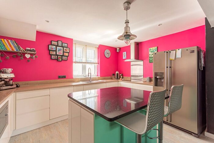 3 Bedroom Terraced House For Sale In Southover Street, Brighton, BN2 - Photo 8