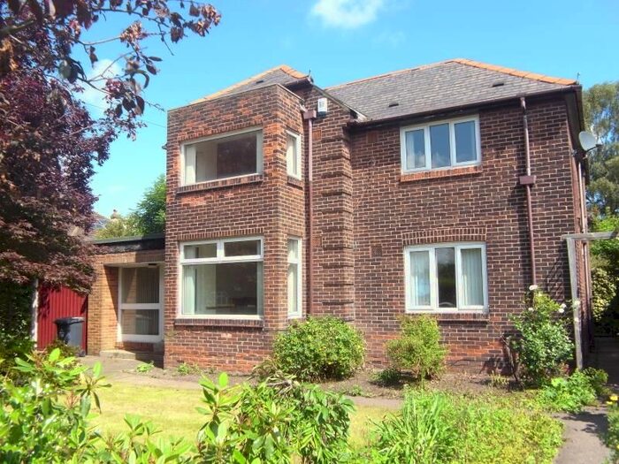 4 Bedroom Detached House To Rent In West Parade, West Park, Leeds, LS16