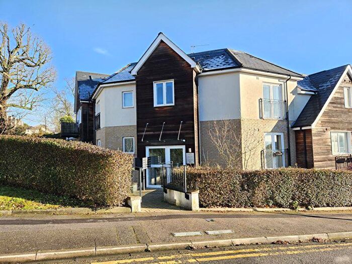 2 Bedroom Apartment For Sale In Bells Hill, Barnet, EN5