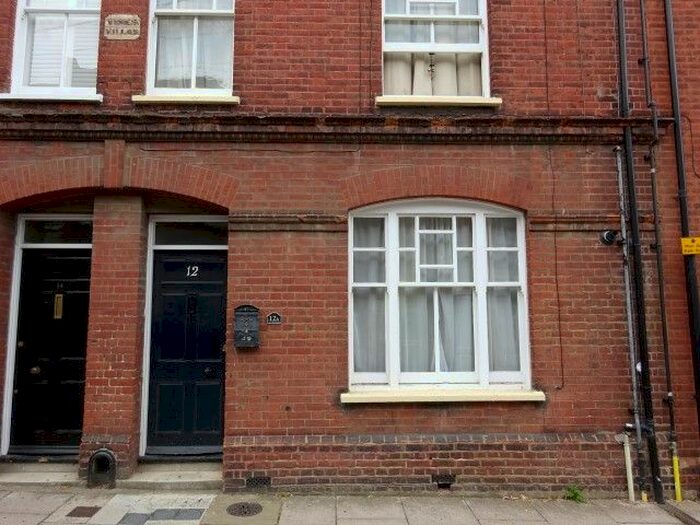 1 Bedroom Flat To Rent In Crow Lane, Rochester, ME1