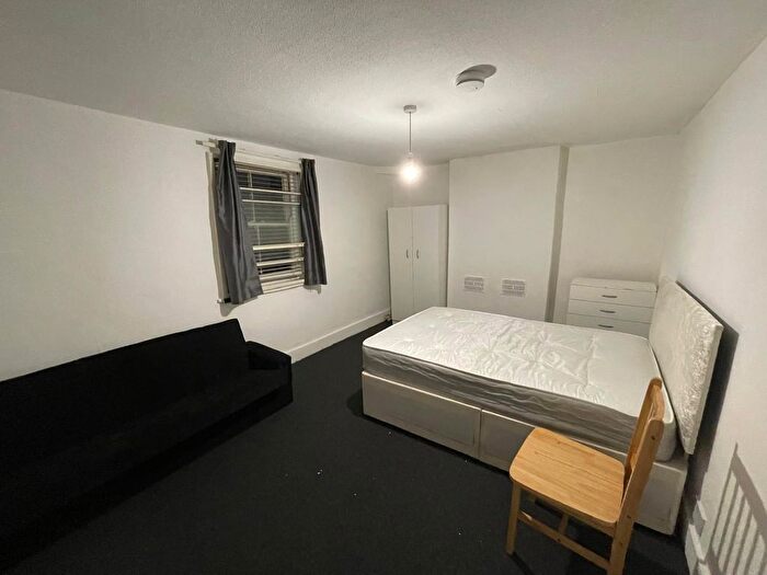 2 Bedroom Flat To Rent In High Street, Cranford, Hounslow, TW5