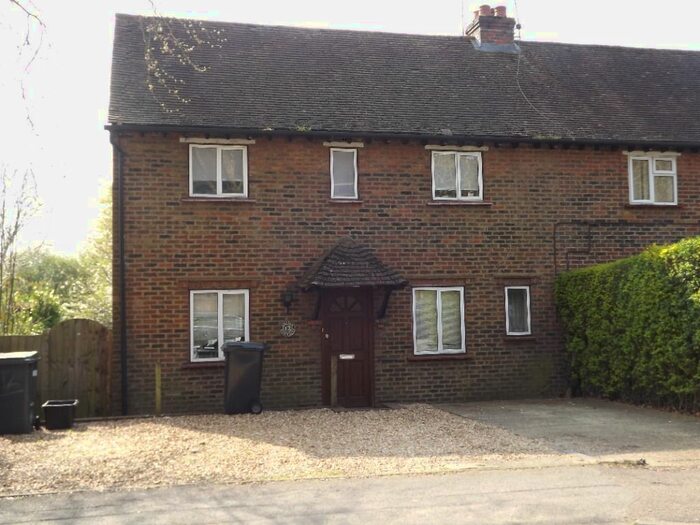 1 Bedroom Flat To Rent In Austin Cottages, Potters Gate, Farnham, GU9