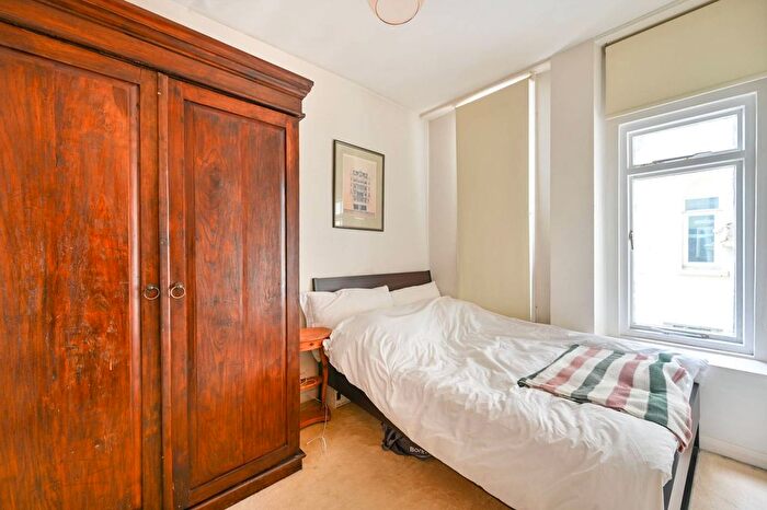 1 Bedroom Flat To Rent In Pinehurst Court, Notting Hill, London, W11