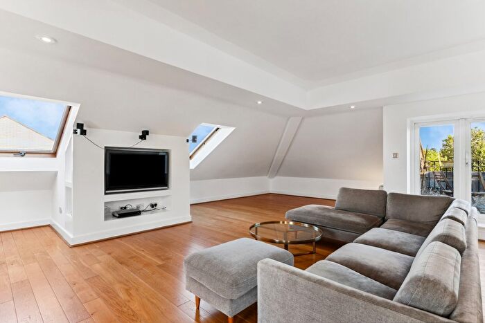 3 Bedroom Flat To Rent In Melville Place, Islington, N1