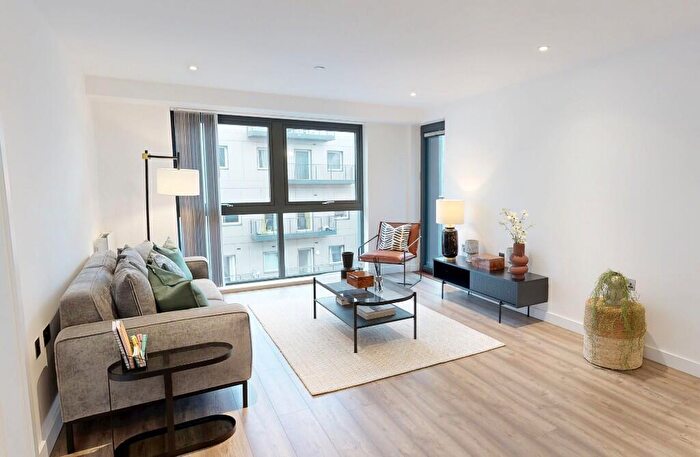 2 Bedroom Flat To Rent In Herschel Street, Slough, Berkshire, SL1