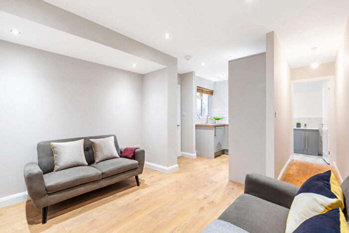 1 Bedroom House To Rent In Lidgett Lane, Leeds, LS17