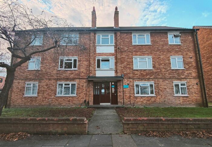 2 Bedroom Flat To Rent In Weston Grove, Bromley, BR1