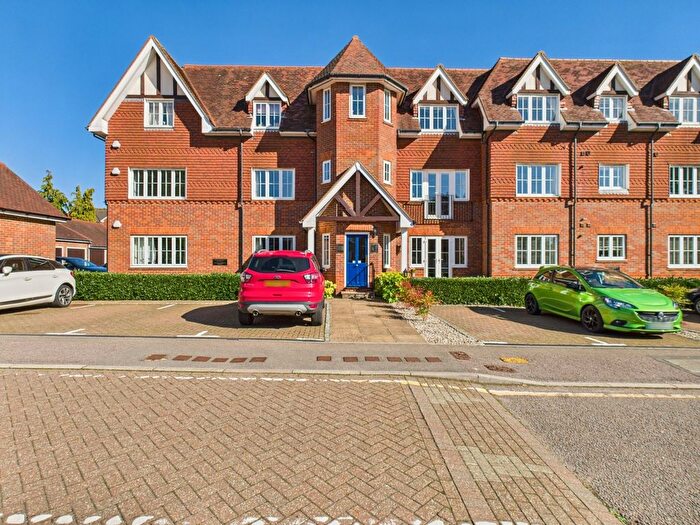 2 Bedroom Flat For Sale In Oakfield Close, Amersham, Buckinghamshire, HP6