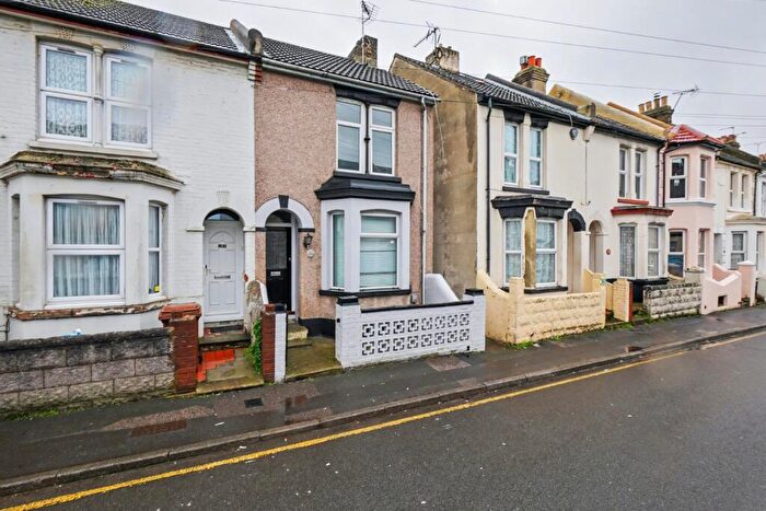 3 Bedroom Terraced House For Sale In Livingstone Road, Gillingham, ME7