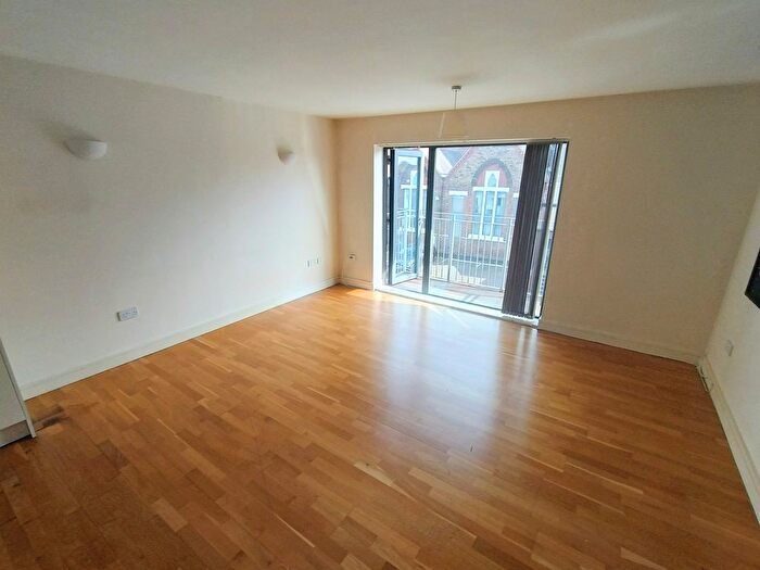 1 Bedroom Flat To Rent In School Street, Willenhall, Wolverhampton, WV13