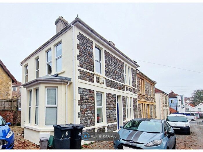 6 Bedroom Semi-Detached House To Rent In Brookfield Avenue, Bristol, BS7