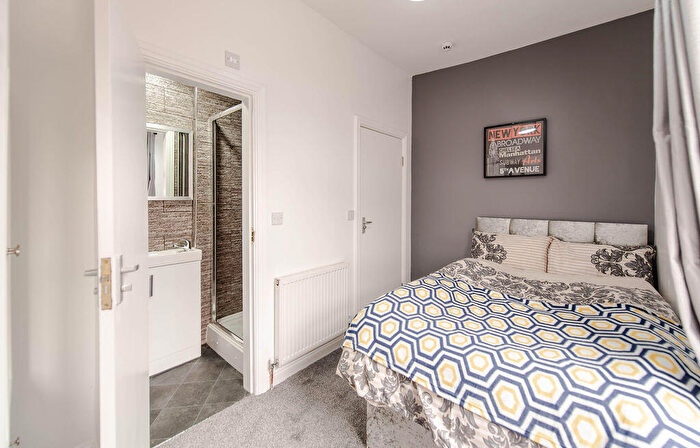 5 Bedroom House Of Multiple Occupation To Rent In Liverpool Road, Eccles, M30