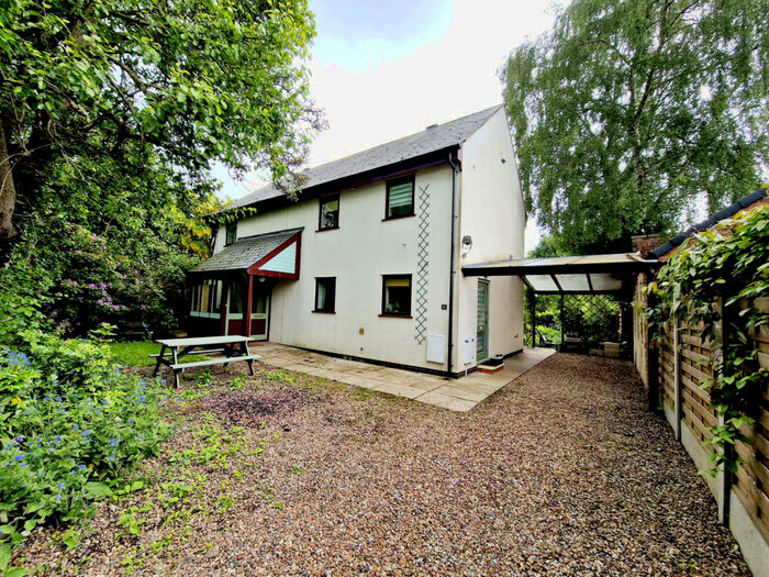 3 Bedroom Detached House To Rent In Lidgett Avenue, West Yorkshire, LS8