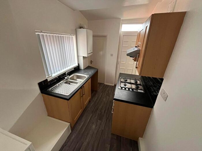 4 Bedroom Maisonette To Rent In Prince Consort Rd, Gateshead, NE8